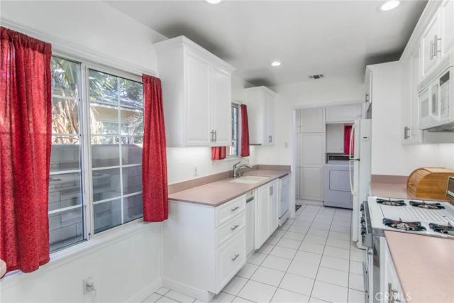 8009 Aldea, Lake Balboa, CA 91406