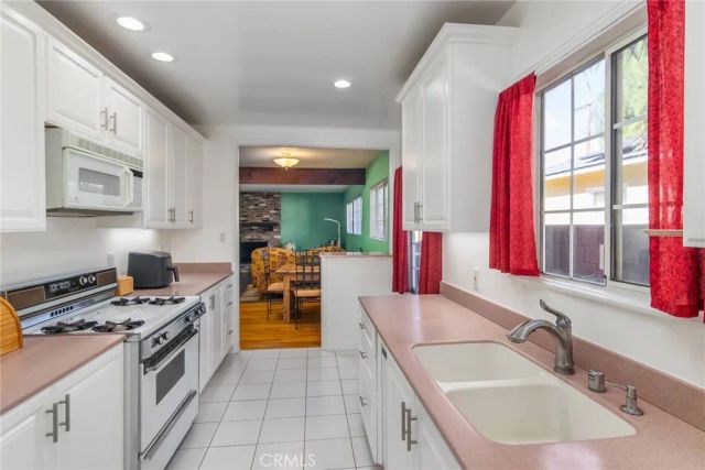 8009 Aldea, Lake Balboa, CA 91406