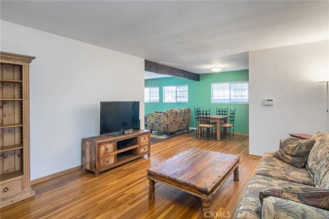 8009 Aldea, Lake Balboa, CA 91406