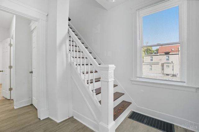 3475 Woodburn Avenue, Cincinnati, OH 45207