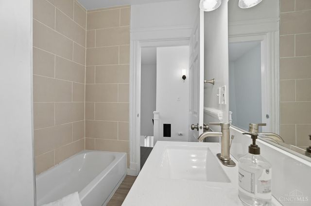 3475 Woodburn Avenue, Cincinnati, OH 45207