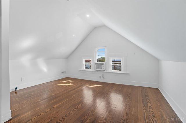 3475 Woodburn Avenue, Cincinnati, OH 45207