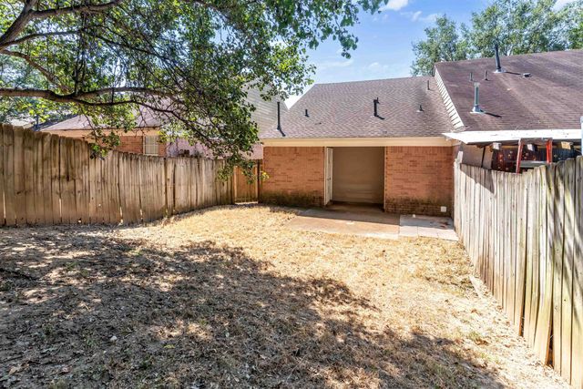 6676 WHITTEN PINE DR, Memphis, TN 38134