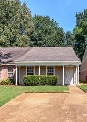 6676 WHITTEN PINE DR, Memphis, TN 38134