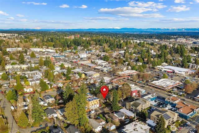 934 N 101st Street, Seattle, WA 98133