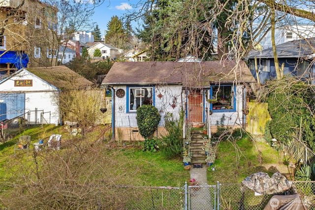 934 N 101st Street, Seattle, WA 98133