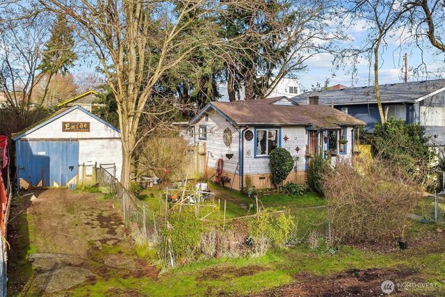 934 N 101st Street, Seattle, WA 98133