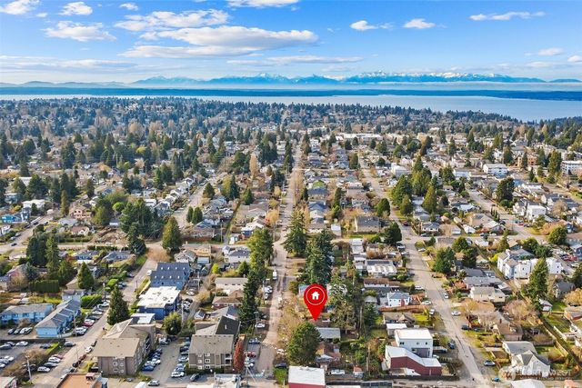 934 N 101st Street, Seattle, WA 98133