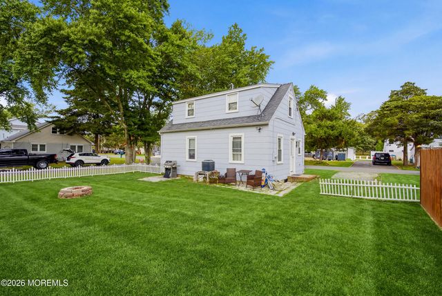 60 Illinois Avenue, Waretown, NJ 08758