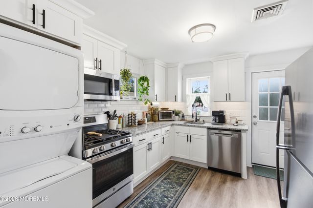 60 Illinois Avenue, Waretown, NJ 08758