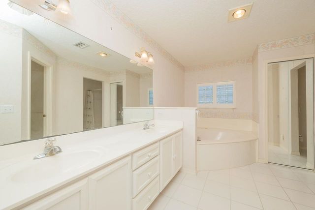 137 CAPTAINS POINTE CIR, St Augustine, FL 32086