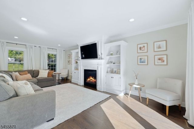11 Tallwood Ct, Parsippany-troy Hills Twp., NJ 07950