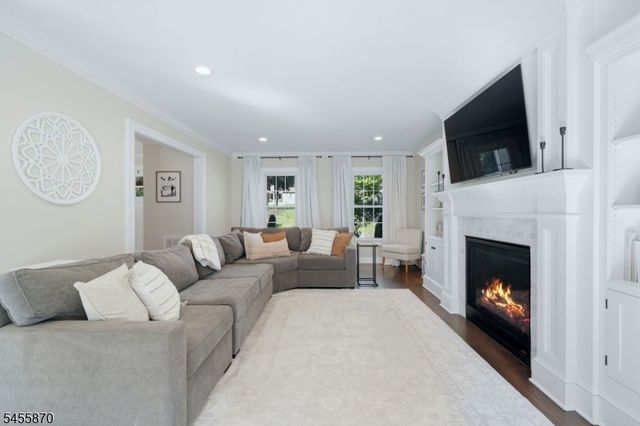 11 Tallwood Ct, Parsippany-troy Hills Twp., NJ 07950