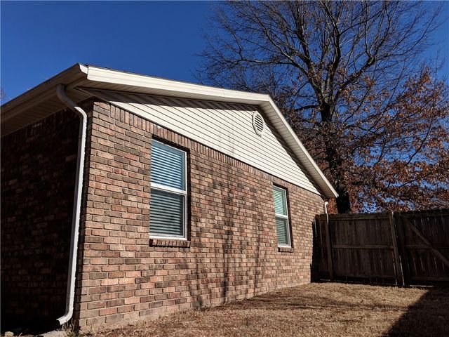 3107 N Malinda Drive, Fayetteville, AR 72703