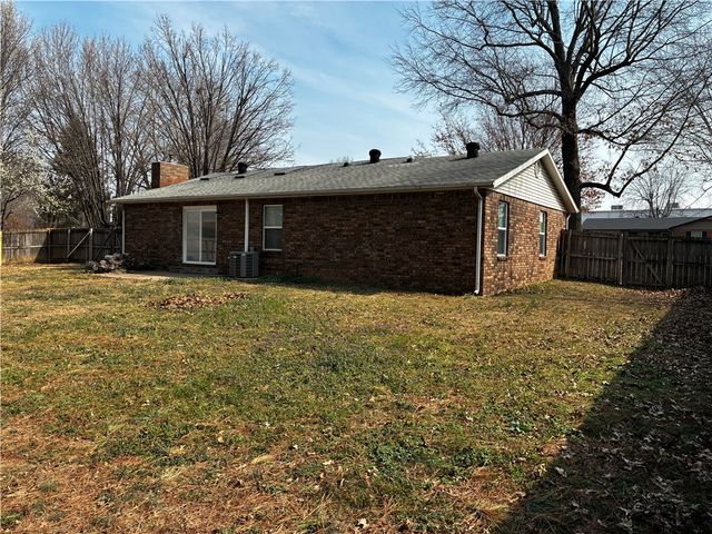 3107 N Malinda Drive, Fayetteville, AR 72703