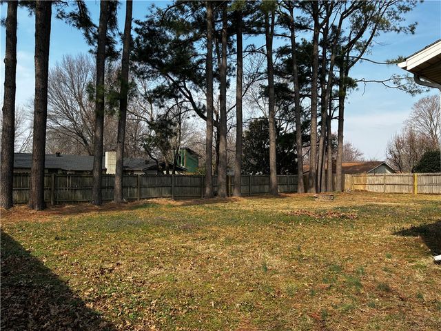 3107 N Malinda Drive, Fayetteville, AR 72703