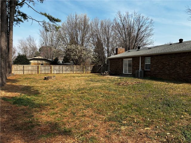 3107 N Malinda Drive, Fayetteville, AR 72703