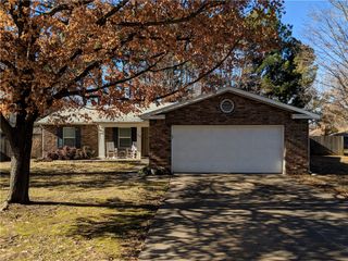 3107 N Malinda Drive, Fayetteville, AR 72703