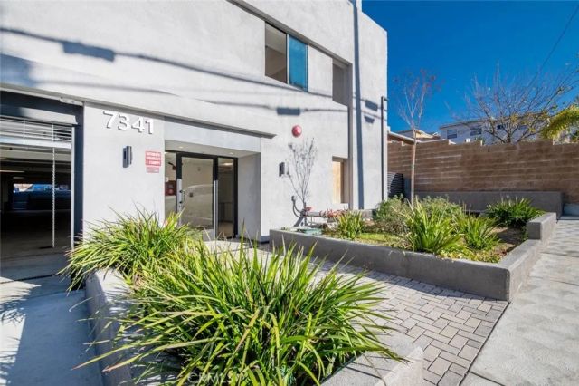 7341 Valmont Street 103, Tujunga, CA 91042