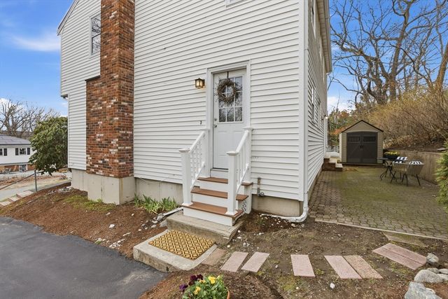 17 Circle Road, Lexington, MA 02420