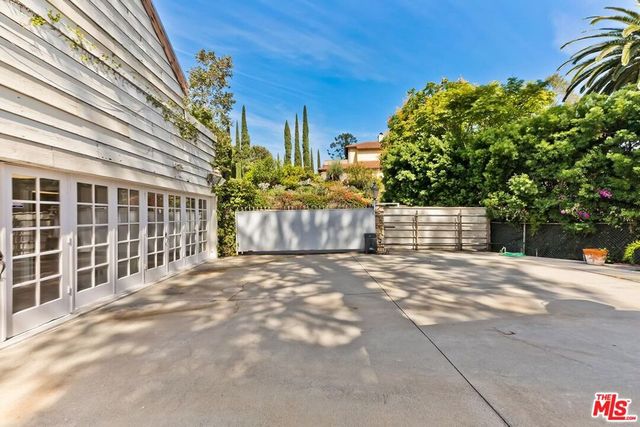 1005 Schuyler Road, Beverly Hills, CA 90210