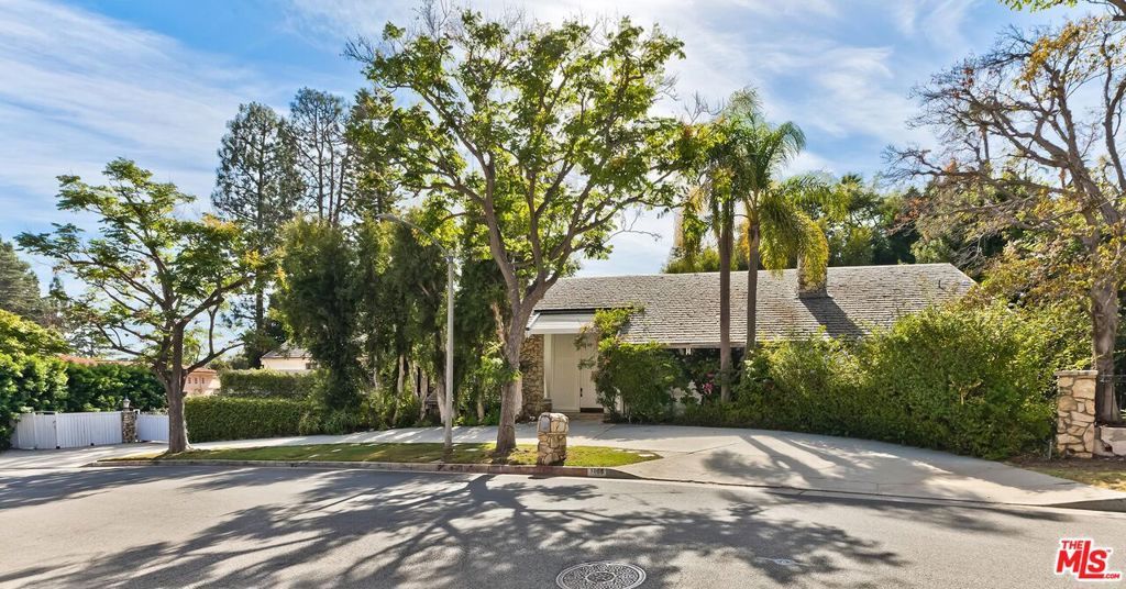 1005 Schuyler Road, Beverly Hills, CA 90210