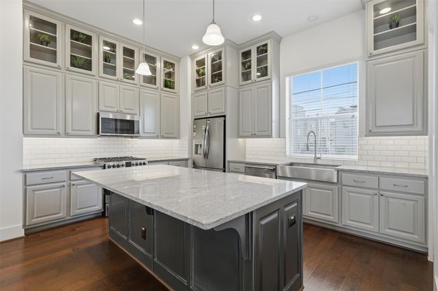 821 Algona Avenue, Houston, TX 77008