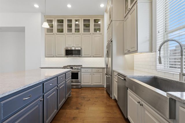 821 Algona Avenue, Houston, TX 77008