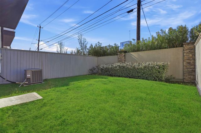 821 Algona Avenue, Houston, TX 77008