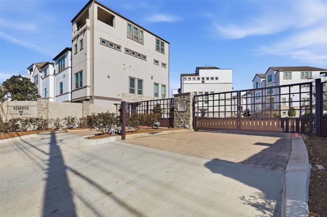 821 Algona Avenue, Houston, TX 77008