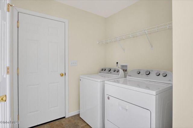 10 Camber Court, Halfmoon, NY 12118