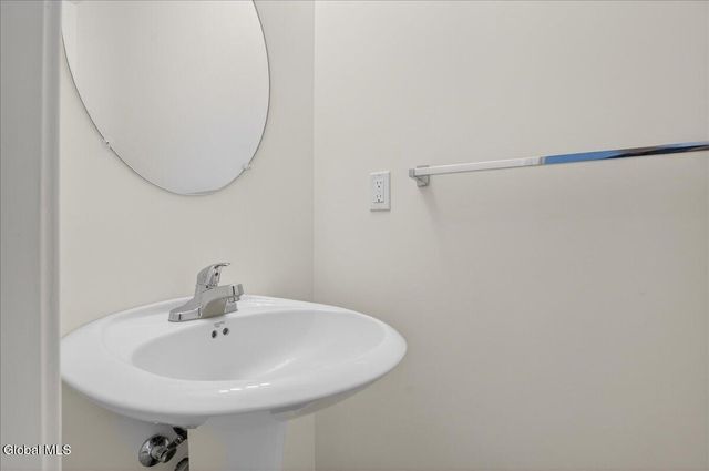 10 Camber Court, Halfmoon, NY 12118