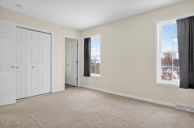 10 Camber Court, Halfmoon, NY 12118