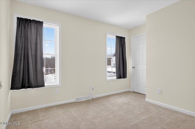 10 Camber Court, Halfmoon, NY 12118