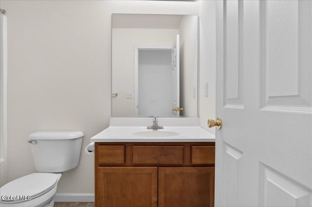 10 Camber Court, Halfmoon, NY 12118