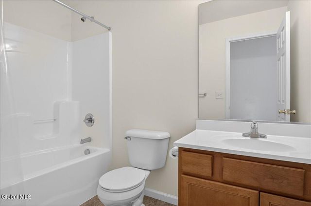 10 Camber Court, Halfmoon, NY 12118