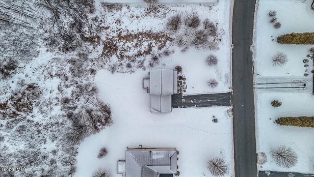 10 Camber Court, Halfmoon, NY 12118