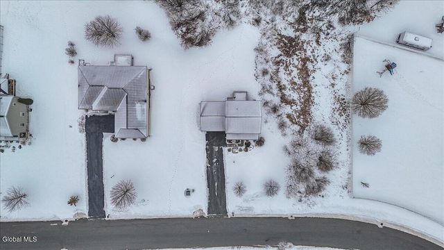 10 Camber Court, Halfmoon, NY 12118