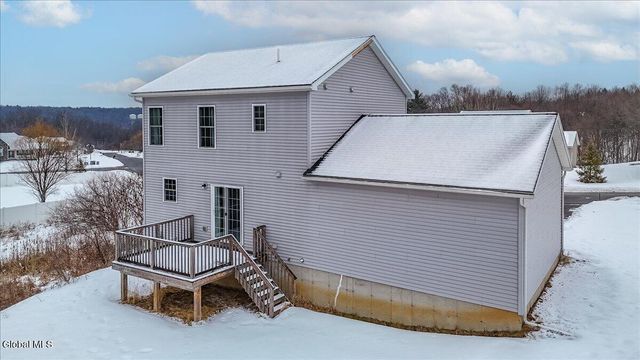 10 Camber Court, Halfmoon, NY 12118