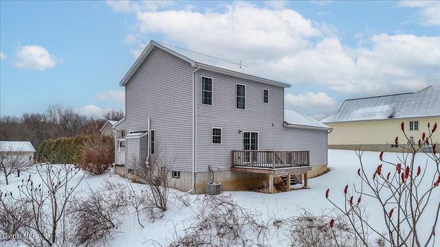 10 Camber Court, Halfmoon, NY 12118