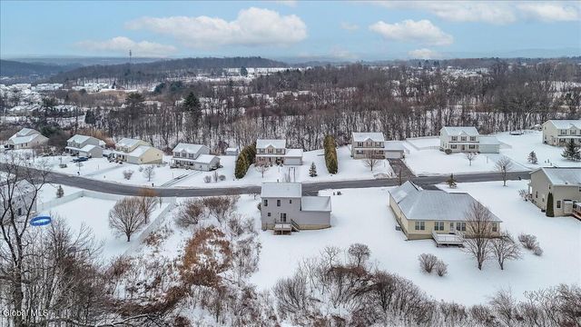 10 Camber Court, Halfmoon, NY 12118