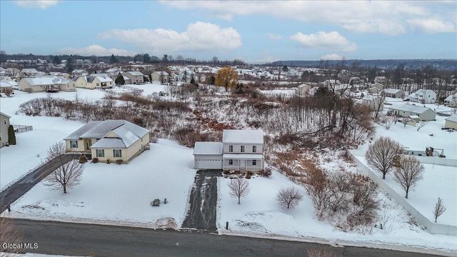 10 Camber Court, Halfmoon, NY 12118