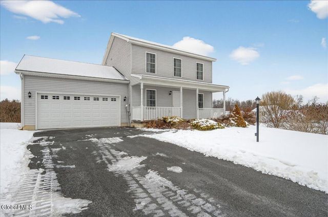 10 Camber Court, Halfmoon, NY 12118