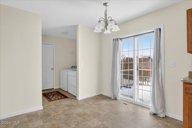 10 Camber Court, Halfmoon, NY 12118