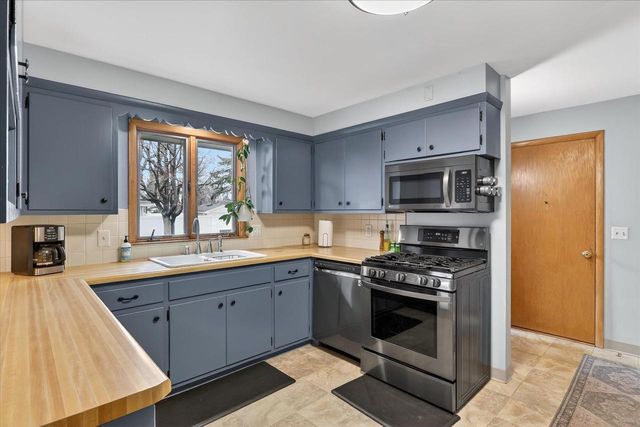 2110 Eastwood Avenue, Janesville, WI 53545