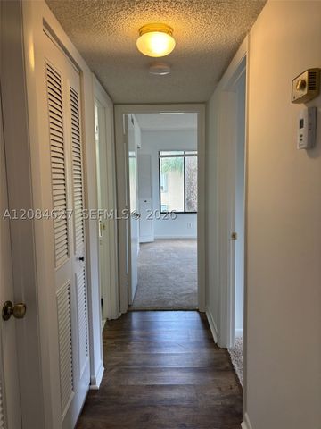 718 Sunny Pine Way H2, Green Acres, FL 33415