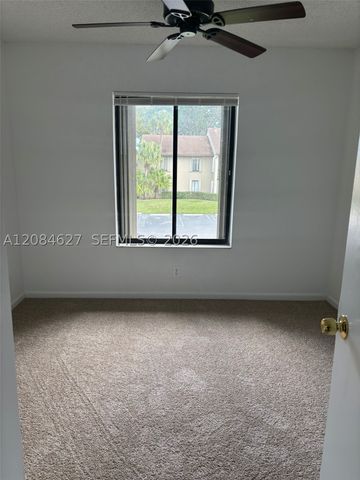 718 Sunny Pine Way H2, Green Acres, FL 33415