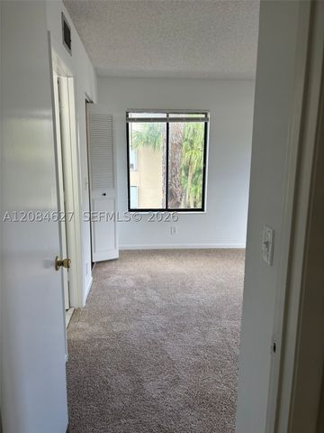 718 Sunny Pine Way H2, Green Acres, FL 33415