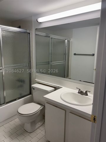 718 Sunny Pine Way H2, Green Acres, FL 33415