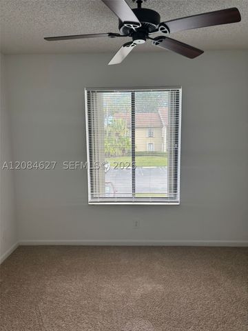 718 Sunny Pine Way H2, Green Acres, FL 33415